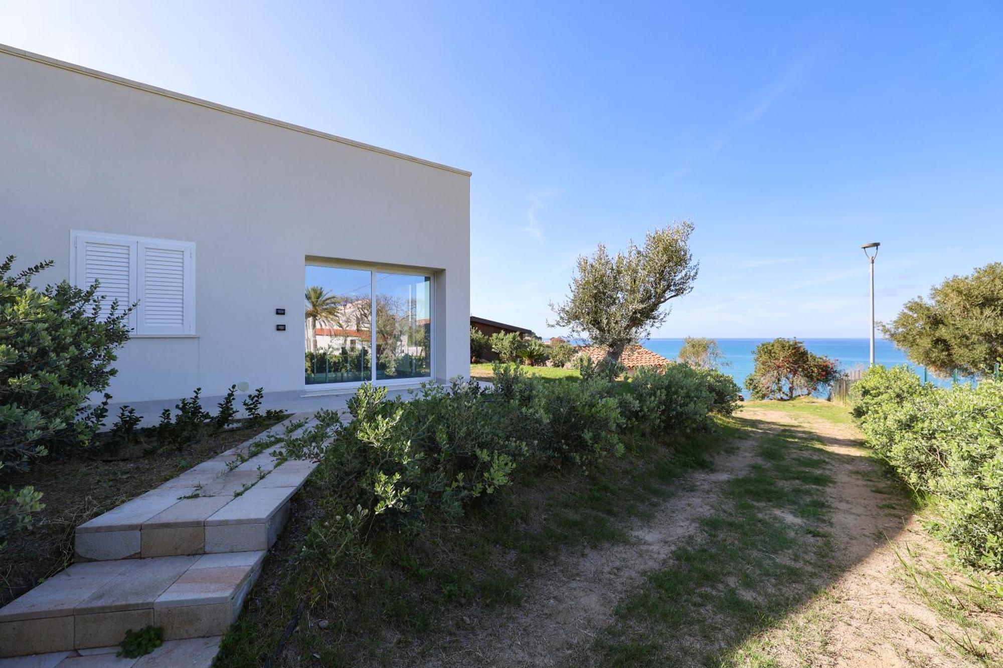 Aura Maris Beach Residence Mazzaforno เชฟาลู ภายนอก รูปภาพ