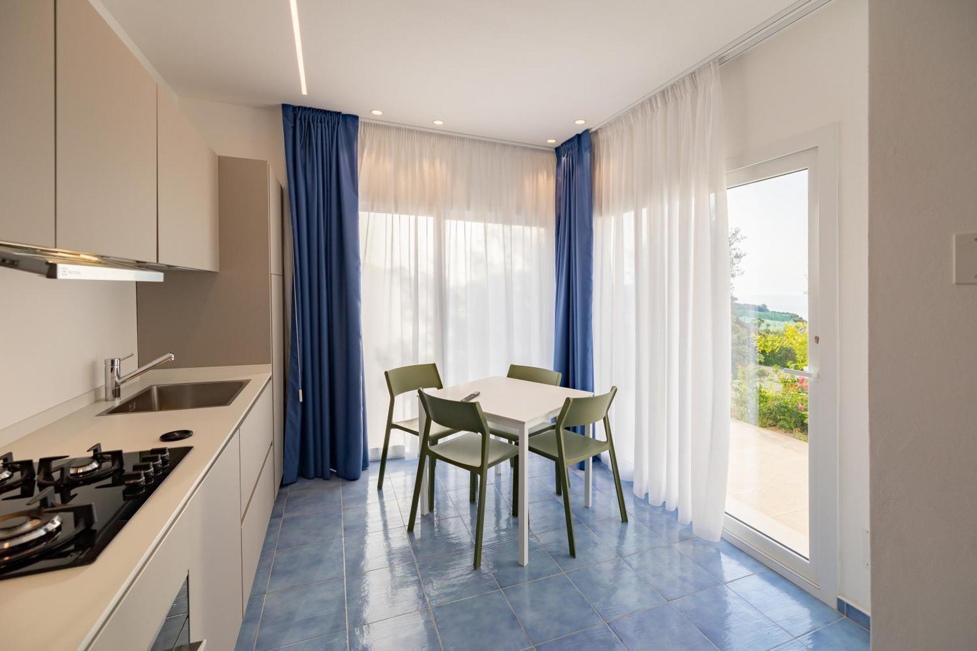 Aura Maris Beach Residence Mazzaforno เชฟาลู ภายนอก รูปภาพ